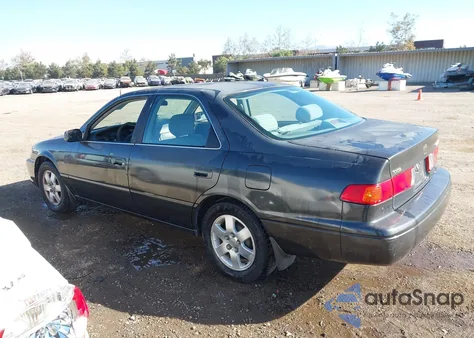 2001 Toyota Camry Le z USA, uszkodzony, nr VIN JT2BG22KX10539380